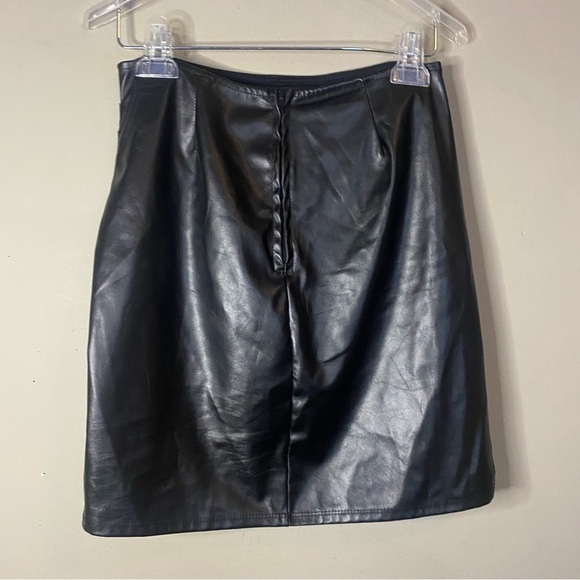 Windsor Black Leather Side Scrunch Open Slit Zipper back Mini Skirt - Picture 6 of 8